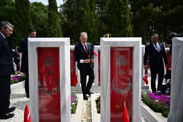 110-yillik-sanli-mucadele-sehitler-abidesinde-anildi-006.jpg