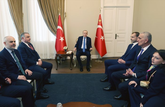 cumhurbaskani-erdogan-deprem-siyasete-alet-edilmemeli-001.jpg