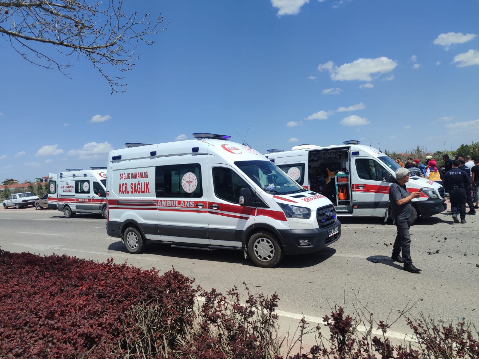 konyada-2-otomobil-carpisti-yaralilar-var-002.jpeg