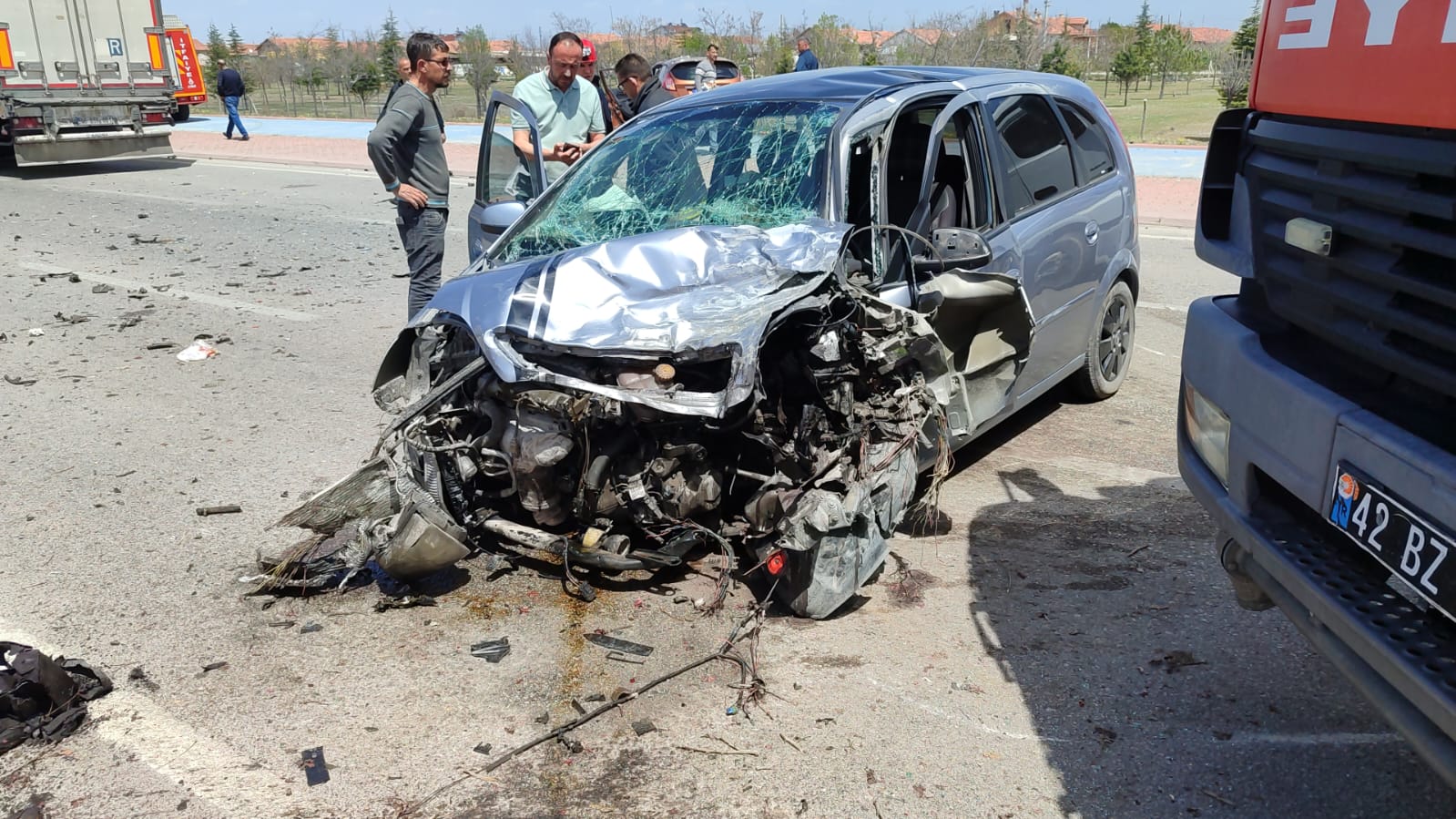 konyada-2-otomobil-carpisti-yaralilar-var.jpeg