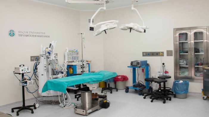 selcuk-tipta-kapasite-artirildi-gunluk-ameliyat-130a-cikti.jpg