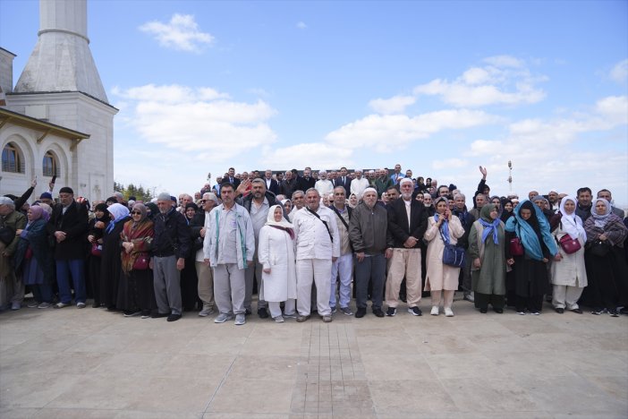 turkiyeden-ilk-hac-kafilesi-dualarla-ugurlandi.jpg