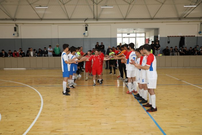 milli-takim-ve-karatay-belediyespor-dostluk-macinda-ter-doktu-002.jpg