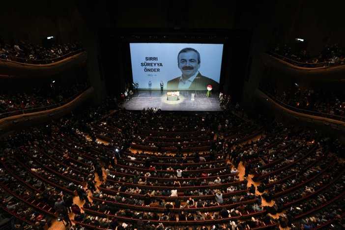 sirri-sureyya-onder-icin-akmde-toren-duzenlendi.jpg