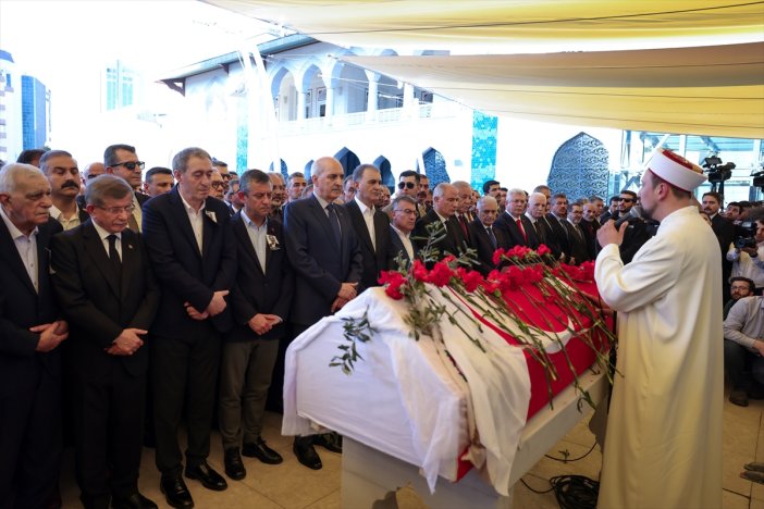 tbmm-baskanvekili-onderin-cenazesi-topraga-verildi.jpg