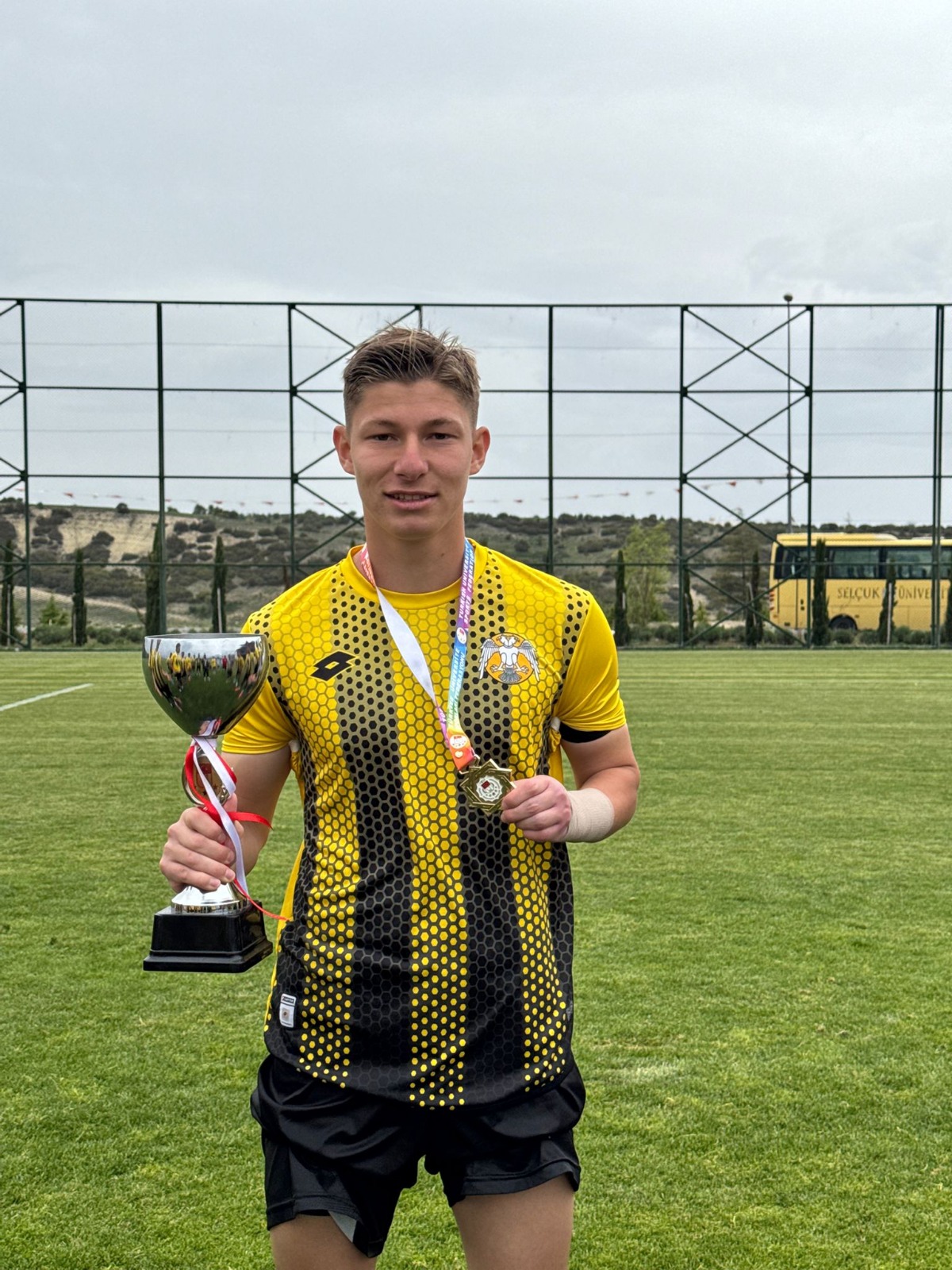 universitelerarasi-futbol-super-liginde-sampiyon-konya-selcuk-universitesi-oldu-001.jpeg