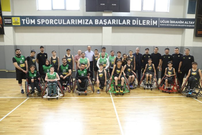 baskan-altay-tekerlekli-sandalyeye-oturdu-basketbol-oynadi-003.jpg