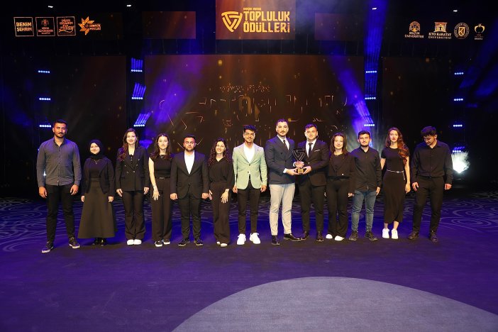 konyayi-genclik-coskusu-sardi-en-basarili-topluluklar-odullendirildi-004.jpg