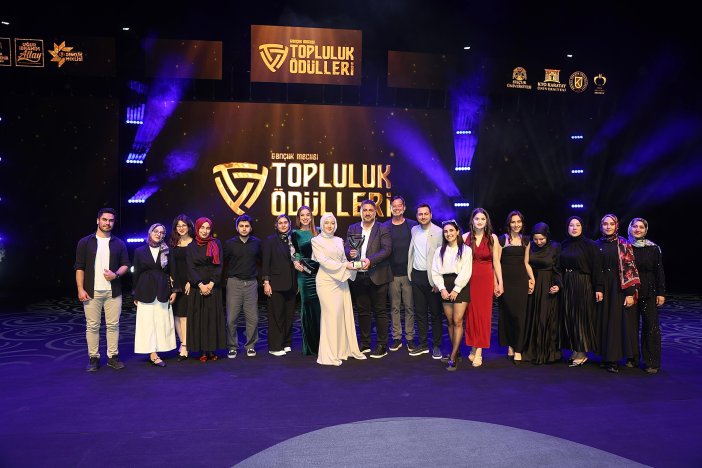 konyayi-genclik-coskusu-sardi-en-basarili-topluluklar-odullendirildi-006.jpg