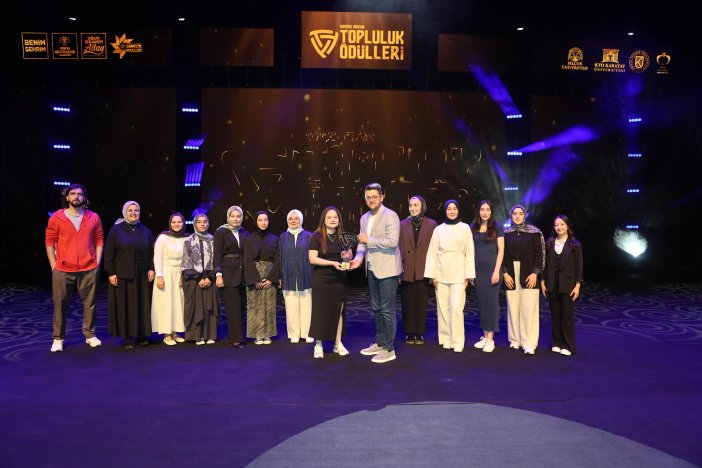konyayi-genclik-coskusu-sardi-en-basarili-topluluklar-odullendirildi-007.jpg