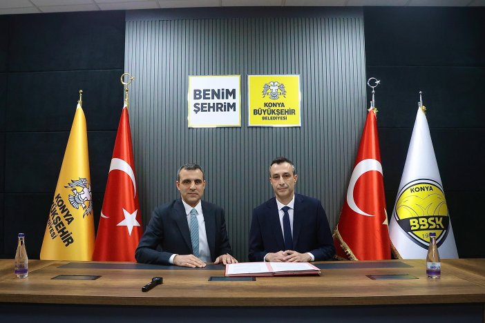 konya-buyuksehir-basketbola-yeni-imza-001.jpg
