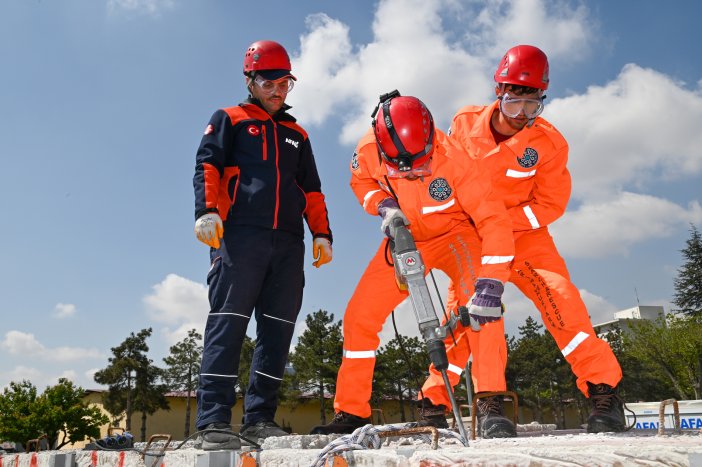 selcuklu-belediyesi-personelini-afetlere-karsi-hazirliyor.jpg