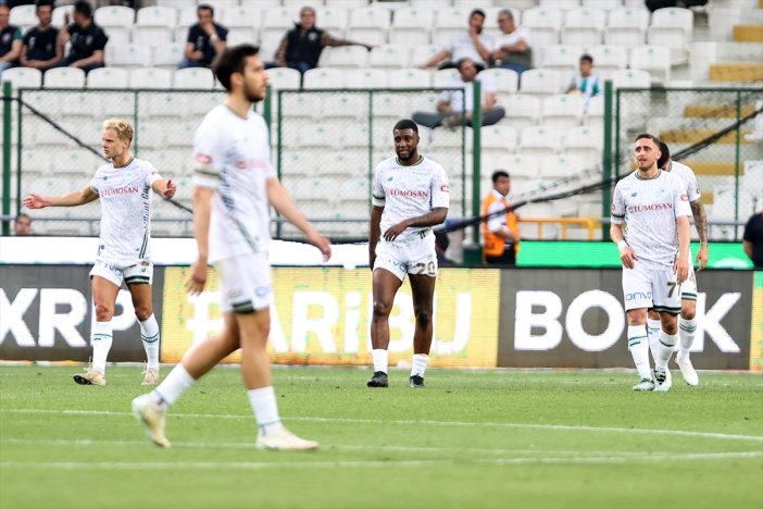 konyaspor-seriyi-bozdu-alanyaspora-2-1-maglup-oldu-002.jpg