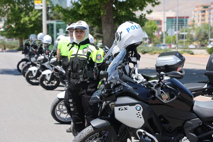 konyada-bir-ilk-kadin-polisler-artik-sahin-timinde-003.jpg