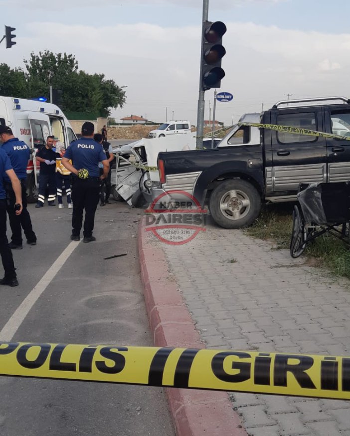 konyada-iki-arac-carpisti-1-olu-6-yarali-var-001.jpg