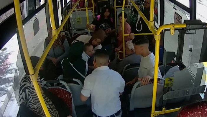 otobusu-durdurdu-bebegin-hayatini-kurtardi.jpg