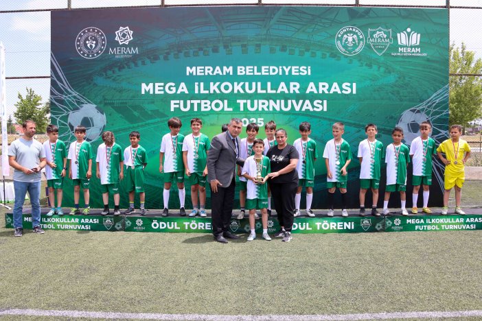 futbolun-kalbi-meramda-atti-26-takim-ayni-sahada-bulustu-009.jpg