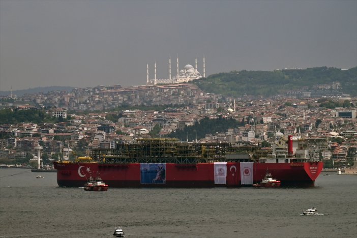 osman-gazi-gemisi-istanbul-bogazindan-gecti-002.jpg