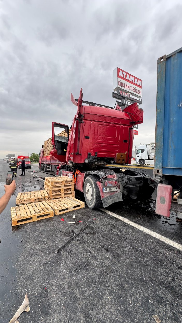 konyada-iki-tir-carpisti-1-yarali-001.jpeg