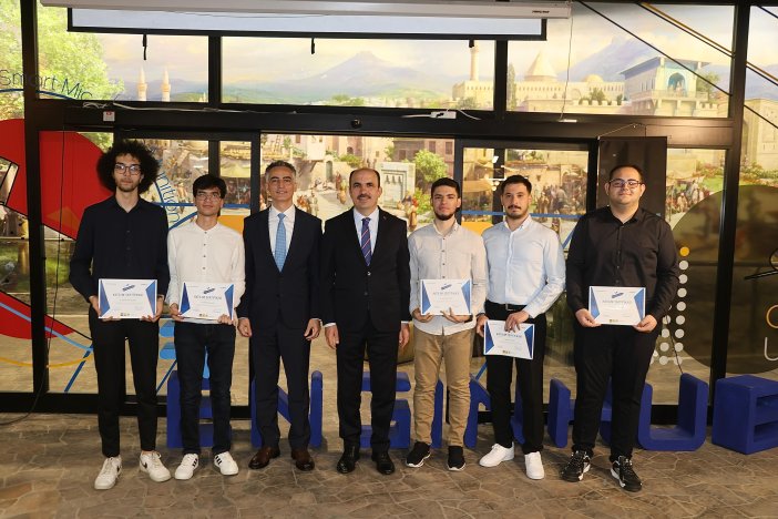 gelecegin-muhendisleri-konyada-yetisiyor-enginhub-ilk-mezunlarini-verdi-004.jpg
