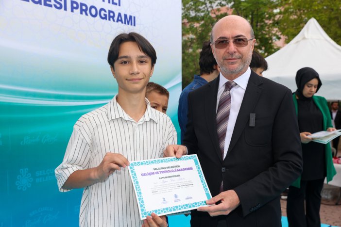 ogrenciler-sertifikasini-aldi-selcukluda-egitim-yili-tamamlandi-007.jpg