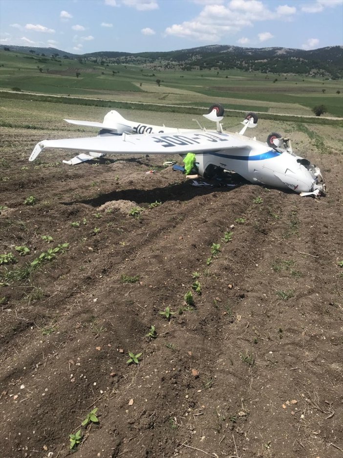 tarlaya-zorunlu-inis-yapti-pilot-yaralandi-001.jpg