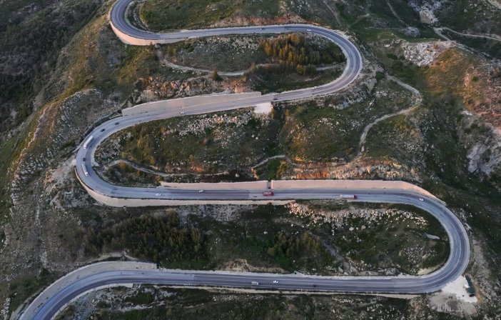 konyadan-kivrimli-yollarla-denize-uzanan-yolculuk-dronla-goruntulendi-002.jpg