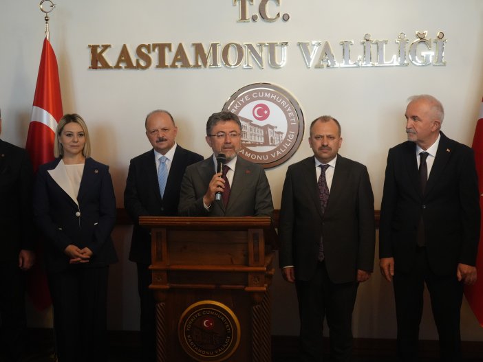 bakan-yumakli-ormanlik-alanlarda-lutfen-ates-yakmayalim.jpg