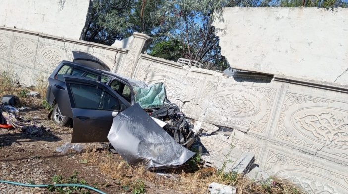 lastigi-patlayan-otomobil-istinat-duvarina-carpti-1-olu-6-yarali.jpg