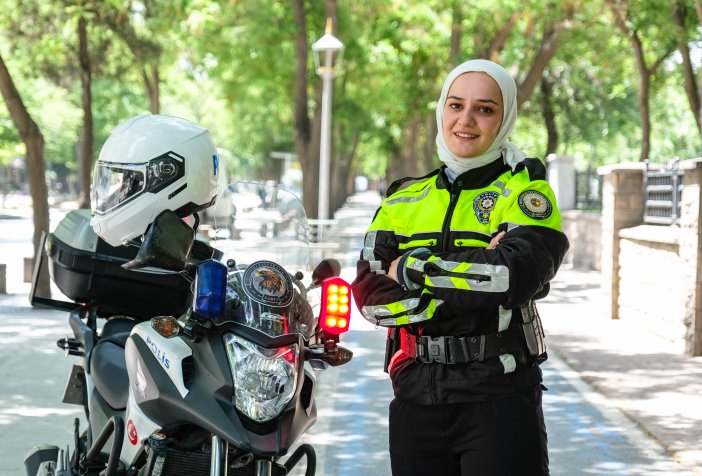 sahin-timinin-ilk-kadin-polisleri-konyada-bayram-gunu-gorev-basinda-005.jpg
