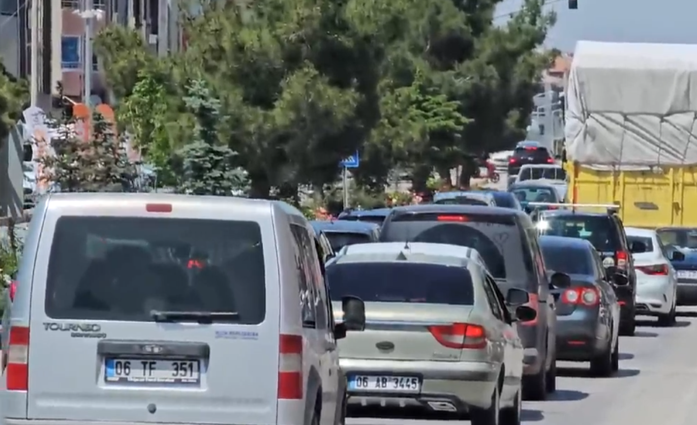 konya-ankara-yolunda-tatil-donusu-yogunlugu-yasaniyor.png