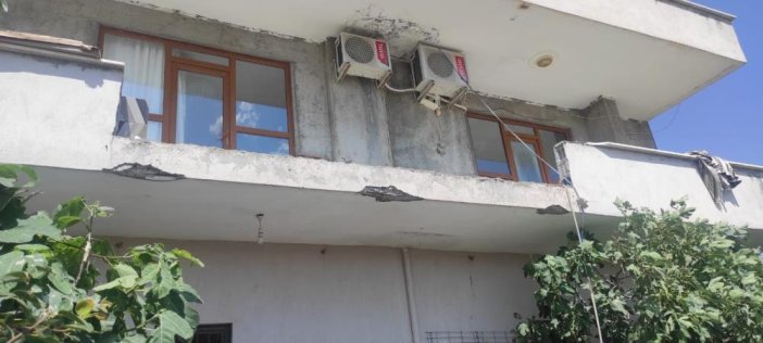 altinda-yemek-yedikleri-balkon-coktu-3-olu-6-yarali.jpg
