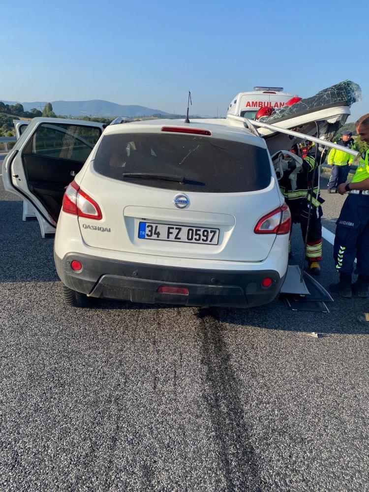 otoyolda-feci-kaza-2-olu-2-yarali.jpg