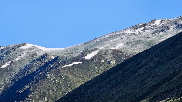 bir-ilimizde-yukseklere-haziran-ortasinda-kar-surprizi-002.jpg