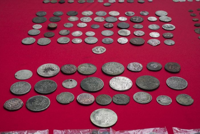 yurt-disina-kacirilacakti-binlerce-tarihi-sikke-yakalandi-002.jpg