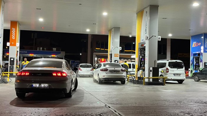 konyada-akaryakit-istasyonlarinda-zam-yogunlugu.jpeg