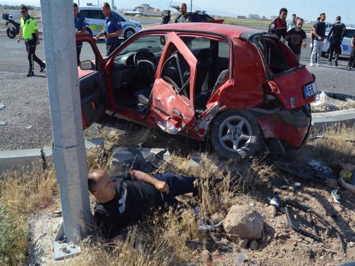 sinav-yolunda-feci-kaza-1-olu-10-yarali-002.jpg