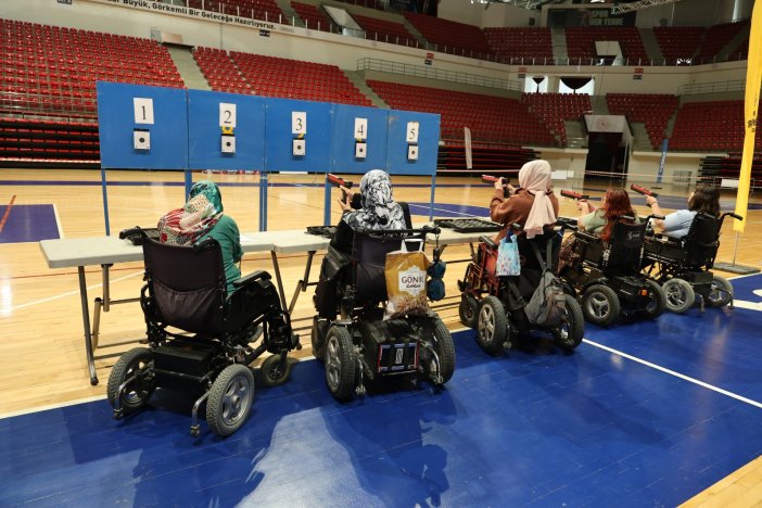 turkiyede-ilk-62-ortopedik-engelli-birey-para-lazer-yarismasinda-ter-doktu-002.jpg