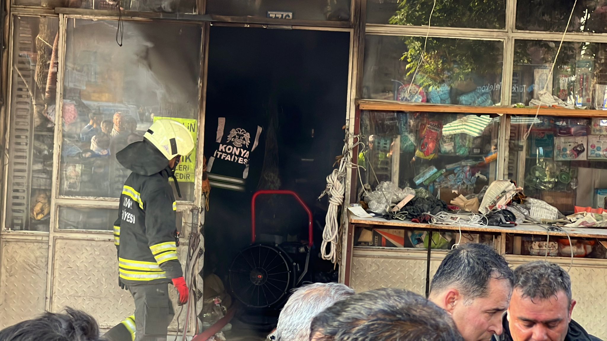 konyada-zuccaciye-dukkaninda-korkutan-yangin-patlamalar-da-oldu-002.jpeg