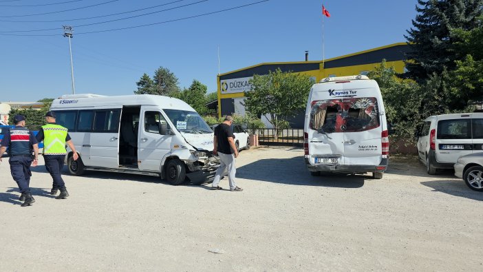 isci-tasiyan-servis-minibusleri-carpisti-8-yarali.jpg