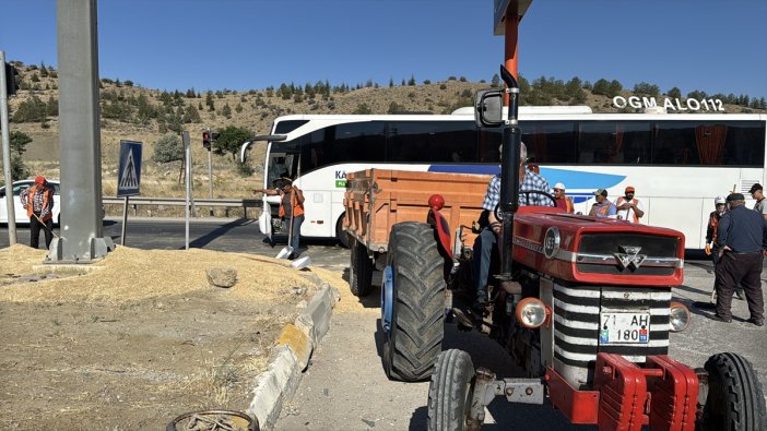 yolcu-otobusu-ile-traktor-carpisti-yaralilar-var-002.jpg