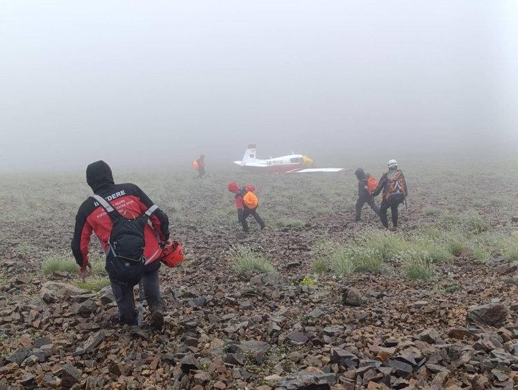 dusen-ucak-bulundu-pilot-hayatini-kaybetti-kadin-yolcu-yarali-003.jpg
