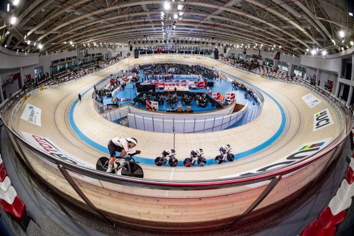 konya-velodromunda-tarihi-sampiyona-avrupanin-en-hizli-pedallari-geliyor.jpg