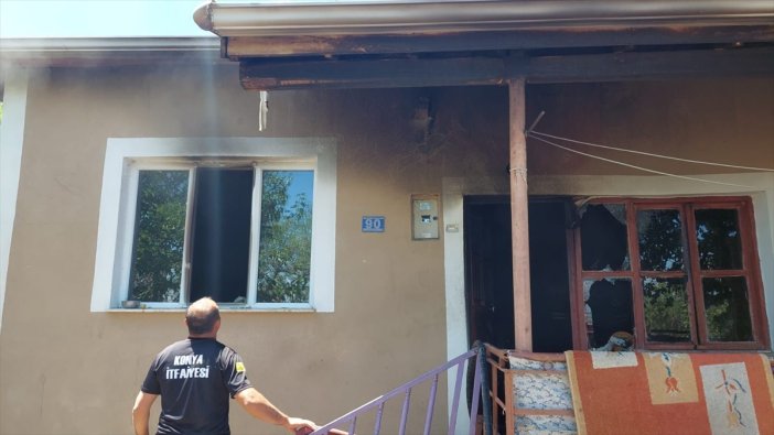 konyada-alevler-yukseldi-mustakil-ev-kullanilmaz-hale-geldi-002.jpg