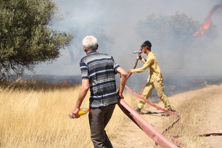 yanginlara-karsi-39-bin-gonullu-sahada-mucadele-ediyor.jpg