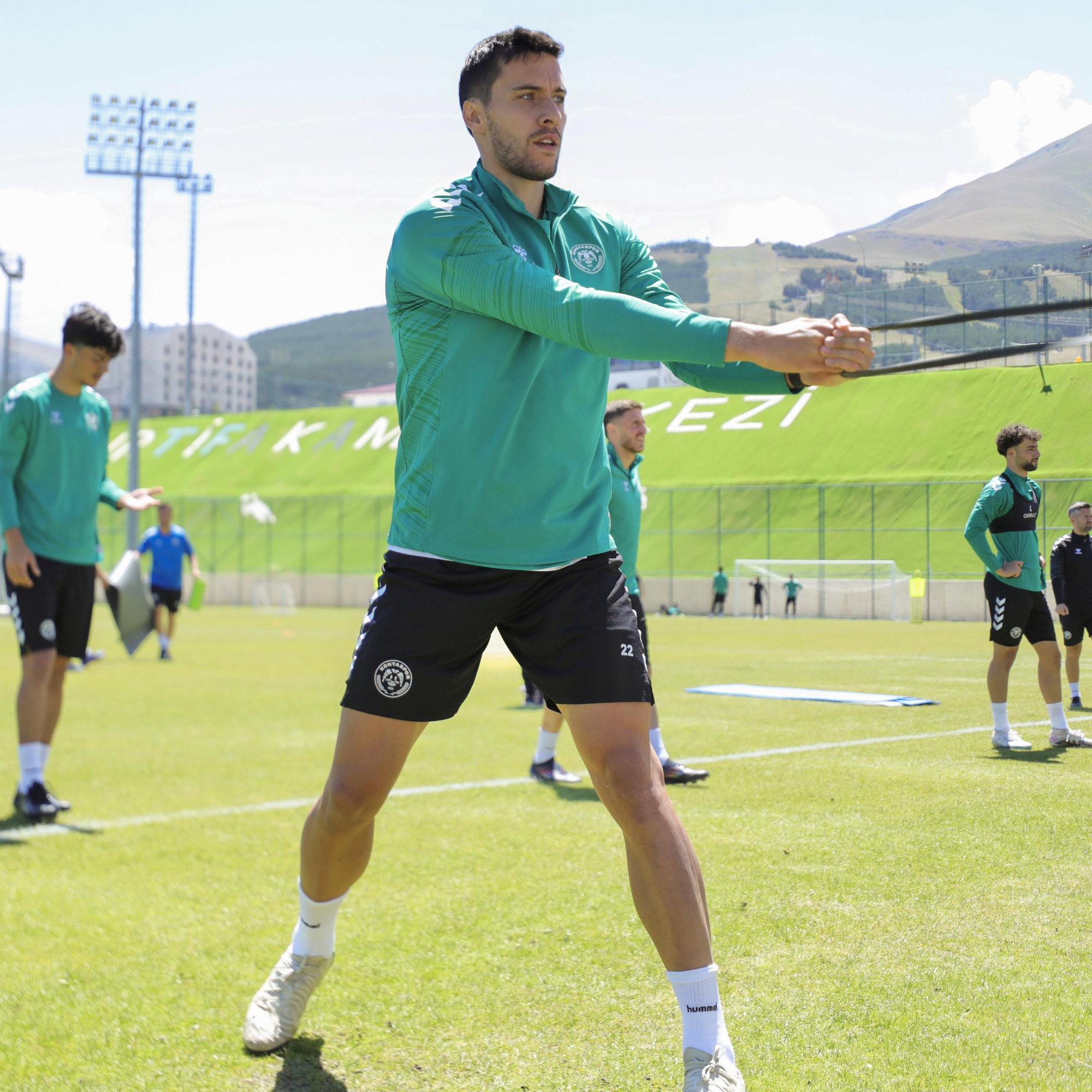 konyaspor-antrenmanlara-hiz-kesmeden-devam-ediyor-001.png