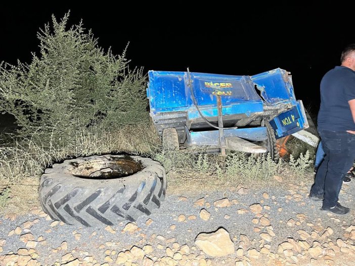 hafriyat-kamyonu-traktore-carpti-1-olu1-yarali-002.jpg