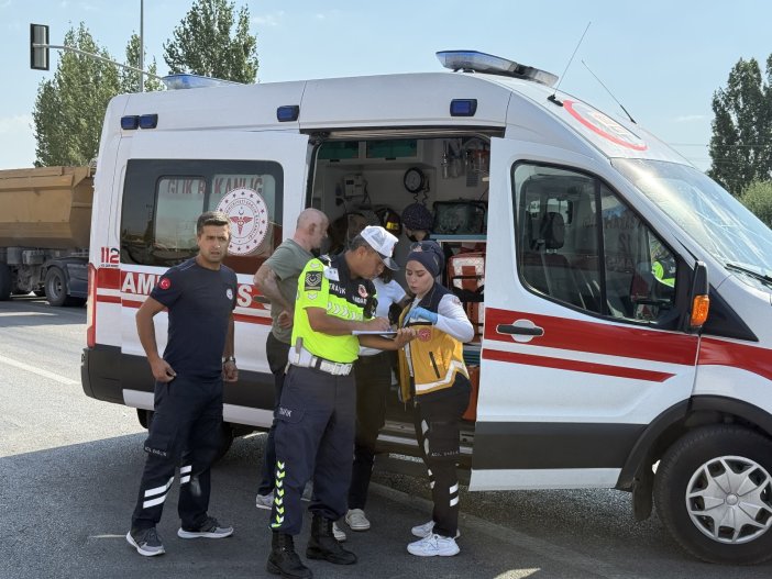 hasta-tasiyan-ambulansla-tir-carpisti-5-yarali-001.jpg