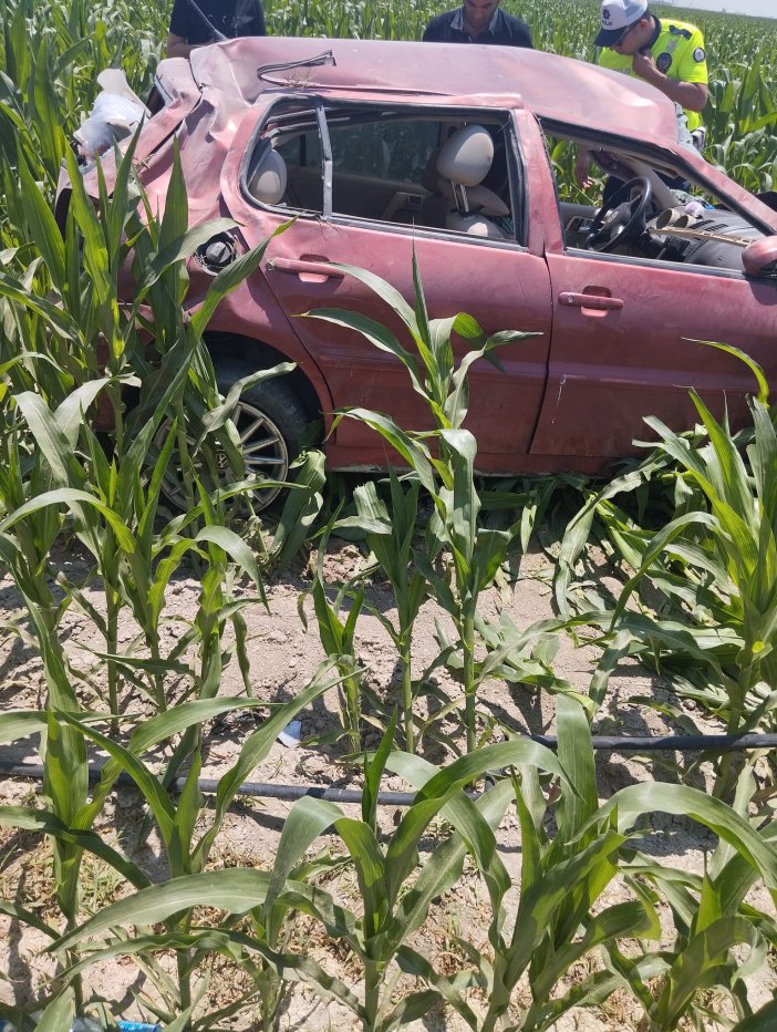 konyada-kontrolden-cikan-otomobil-misir-tarlasina-daldi.jpeg