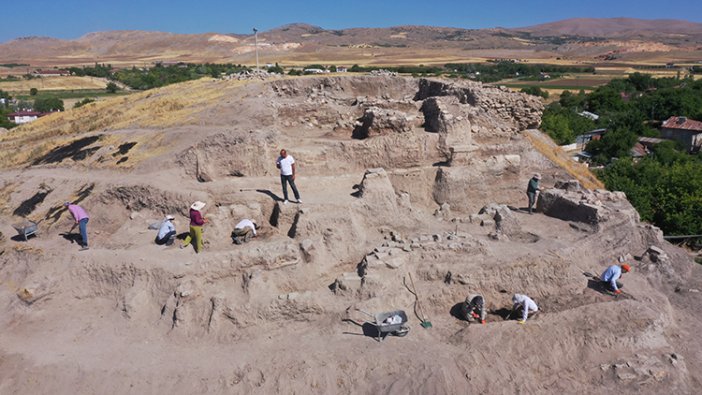 arkeolojik-kazilarda-6-bin-yillik-tapinak-alani-bulundu.jpg